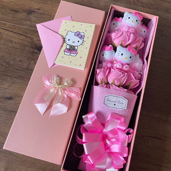 Hello Kitty Other - HELLO KITTY-NWT Pink Bouquet of Kitties & Soap Roses in GIFT BOX & GREETING CARD
